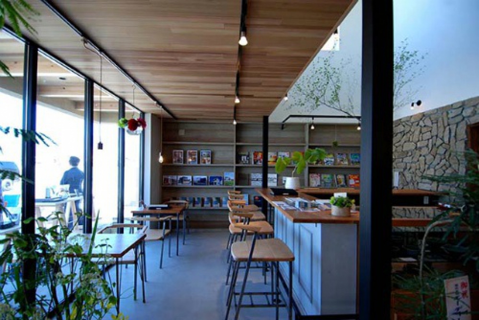 飲食店や美容室など、店舗の施工も多い鎌田工務店独自の店舗設計が見れるティ。