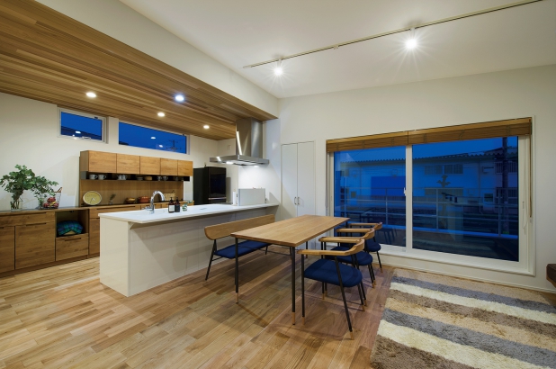 鎌田工務店|新しいスタィルの二世帯住宅|２階ダイニングキッチン
