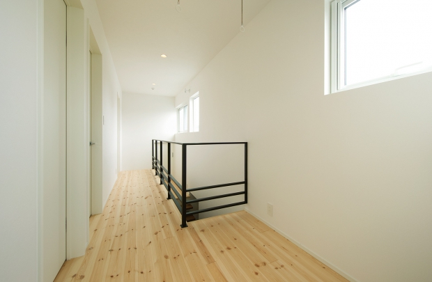 鎌田工務店|自然と空間がとけ合ったさわやかな住空間|２階階段ホール