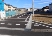順次建築工事が始まってます。
分譲地内道路は消雪設備完備で冬も安心です。